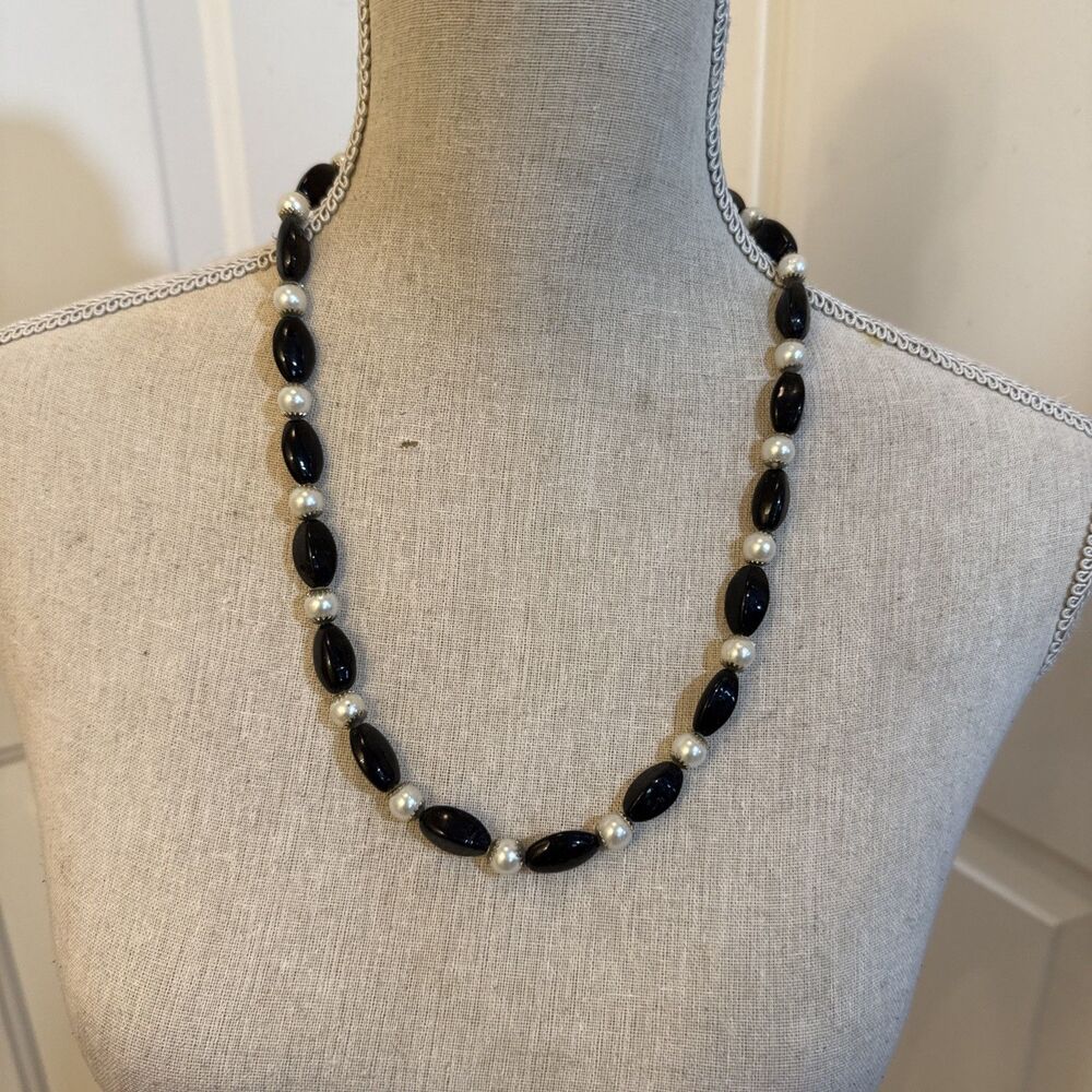 VINTAGE BLACK CERAMIC PEARL NECKLACE
